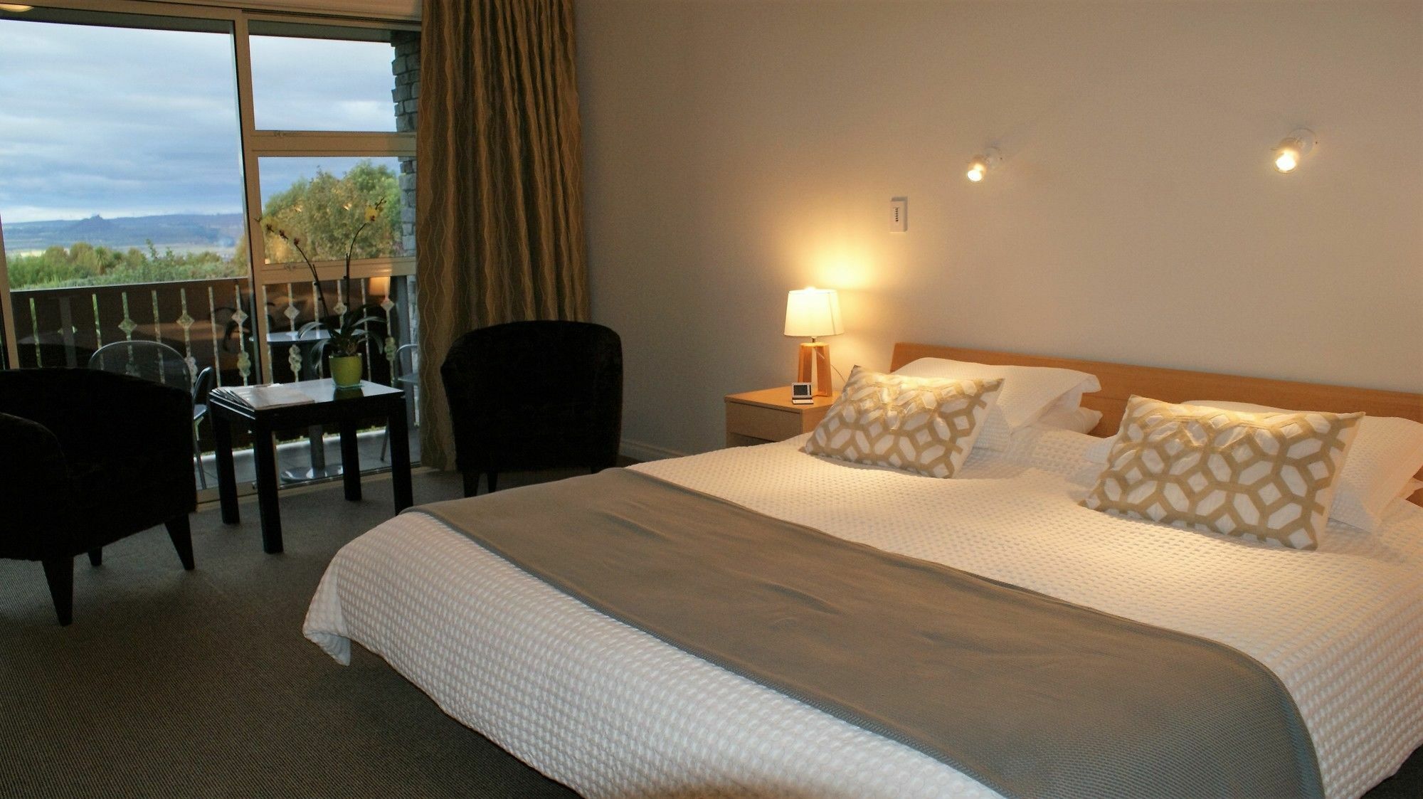 Chalet Eiger Taupo Bagian luar foto